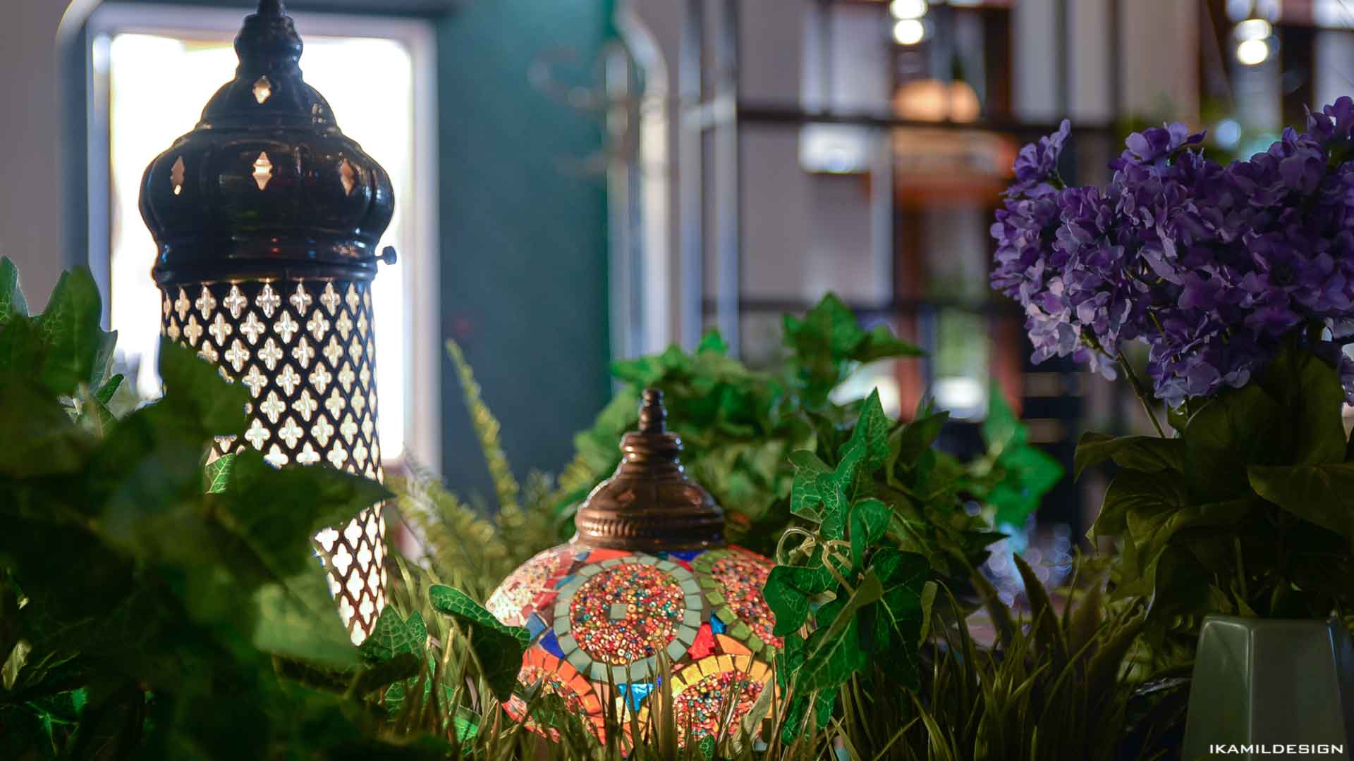 декоративный свет и растения в чайхане