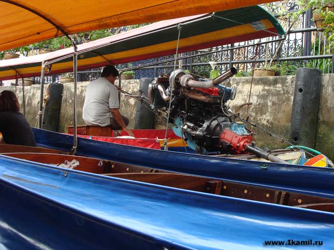 покататься в лодках по каналам Бангкока