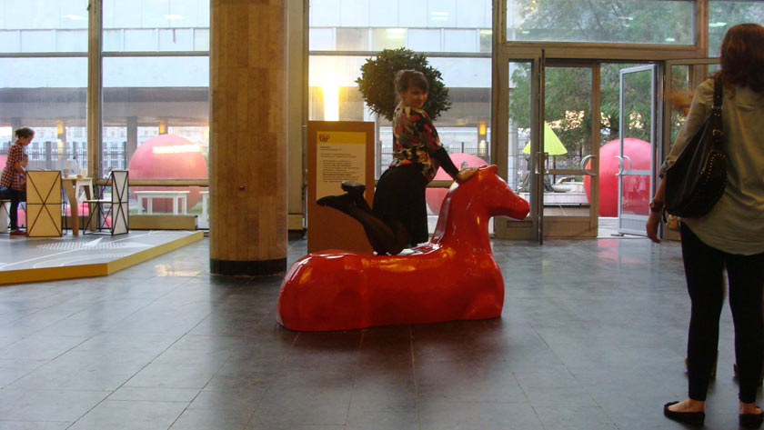 красный конь на ночи в музеях 2013